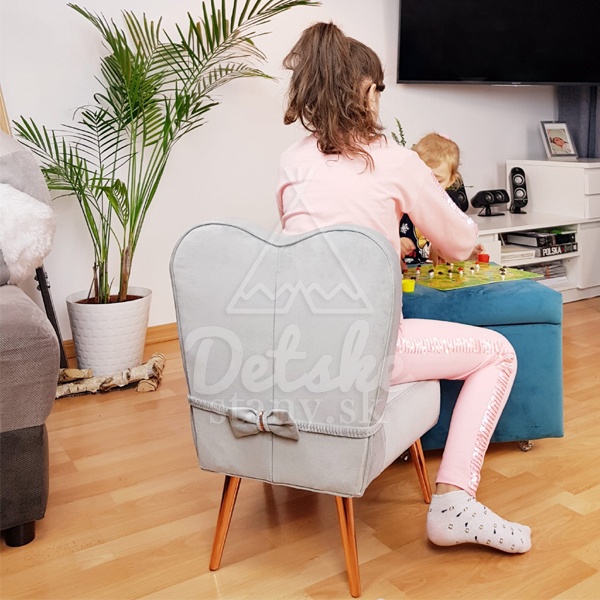 LUXURY detské kresielko / stolička SRDCE VELÚR - bledosivé