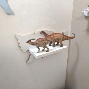 Drevená detská polička na stenu DINO