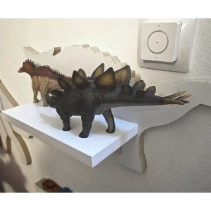 Drevená detská polička na stenu DINO
