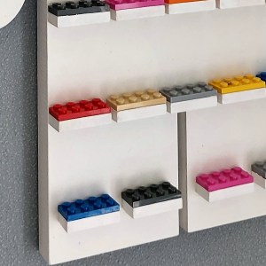 Organizér polička na LEGO figúrky postavičky - model ÚSMEV