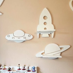 Sada troch poličiek / obláčiky v prevedení VESMÍR - planéta Saturn, UFO a raketa