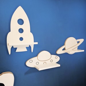 Sada troch poličiek / obláčiky v prevedení VESMÍR - planéta Saturn, UFO a raketa