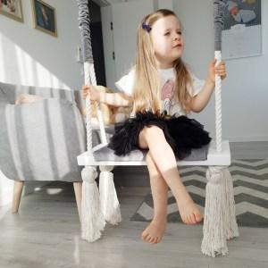 VELVET štýlová drevená hojdačka so strapcami