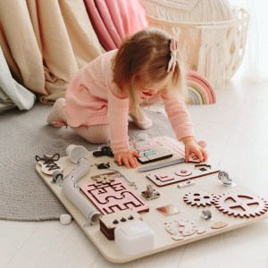 Montessori tabuľa (activity board) pre deti - manipulačná doska