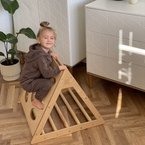 Montessori drevený lezecký trojuholník - drevený rebrík pre dieťa - prírodné drevo